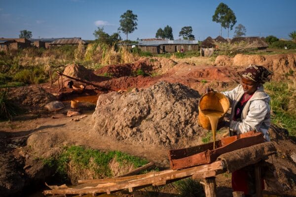 Narok, Kenya; the gold mines of Nyatikile, Gold mining in Lolgorian